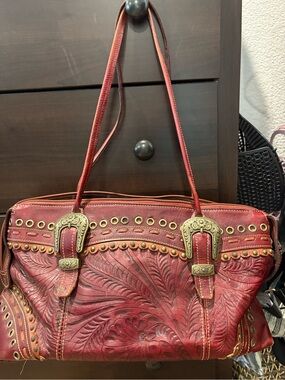 Elegant Brown Leather Shoulder Bag